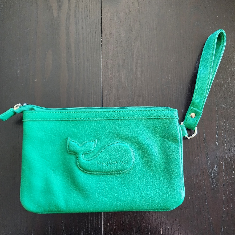 Bungalow 360 Green Vegan Whale Leather Clutch Wristlet Purse Gorgeous Like New